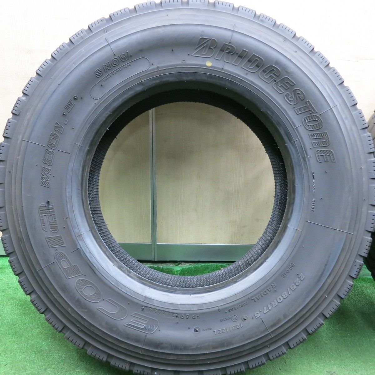 送料無料* バリ溝！21年！9.5分☆トラック タイヤ 225/80R17.5 123/122L ブリヂストン エコピア M801Ⅱ ミックス  17.5インチ☆4071014HAノタ - メルカリ