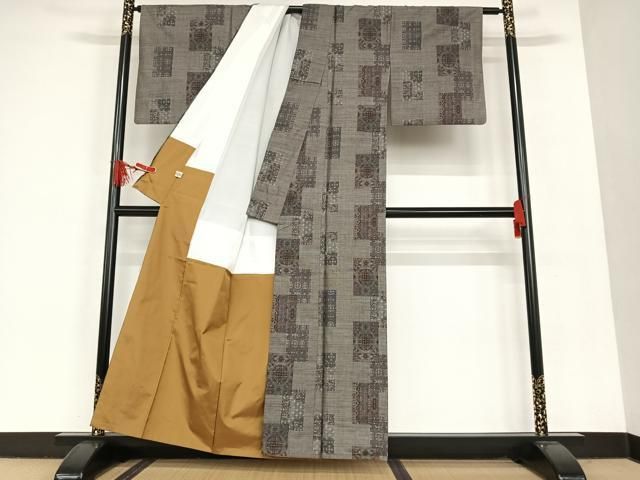 平和屋着物○本場大島紬 9マルキ 色紙重ね花文 正絹 逸品 AAAT0622zg  