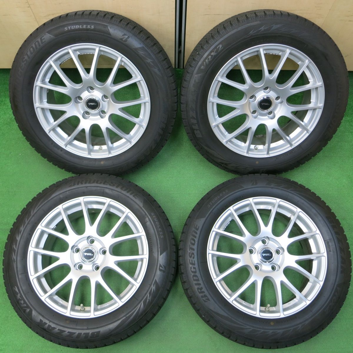 送料無料* バリ溝！21年！キレイ！8.5分☆スタッドレス 215/60R17 