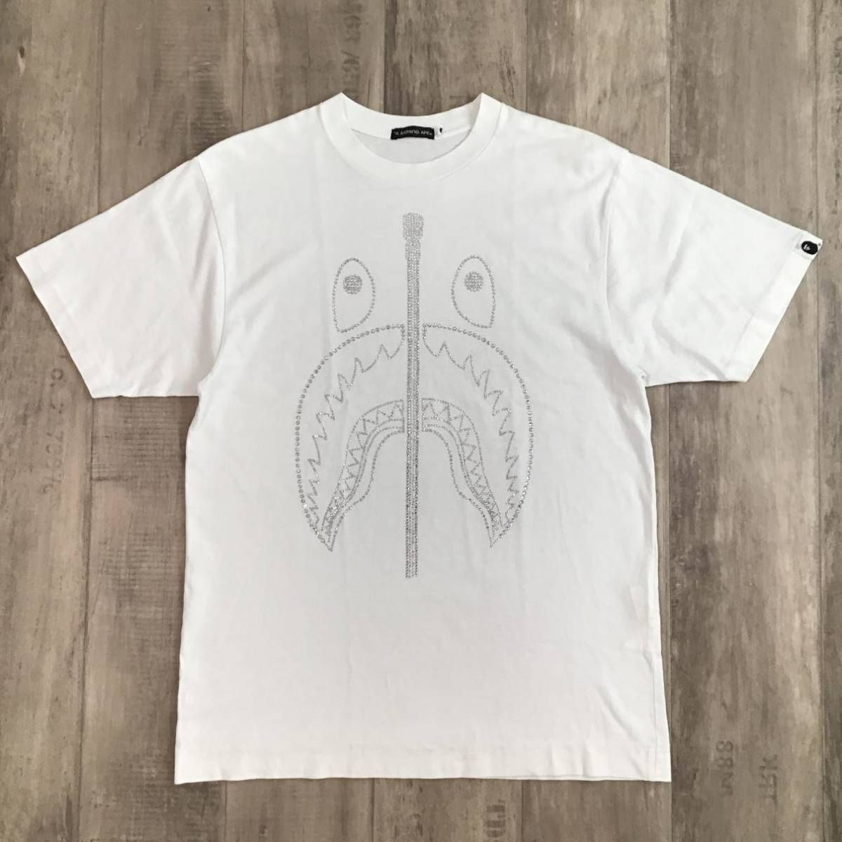 A BATHING APE 青山限定 スワロフスキーSHARK Tシャツ A BATHING