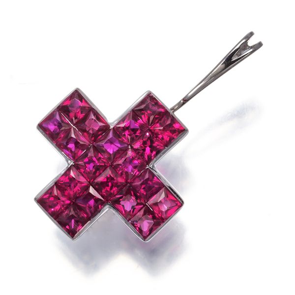 レ・エッセンシャル ペンダントトップ ルビー ミステリーセッティング