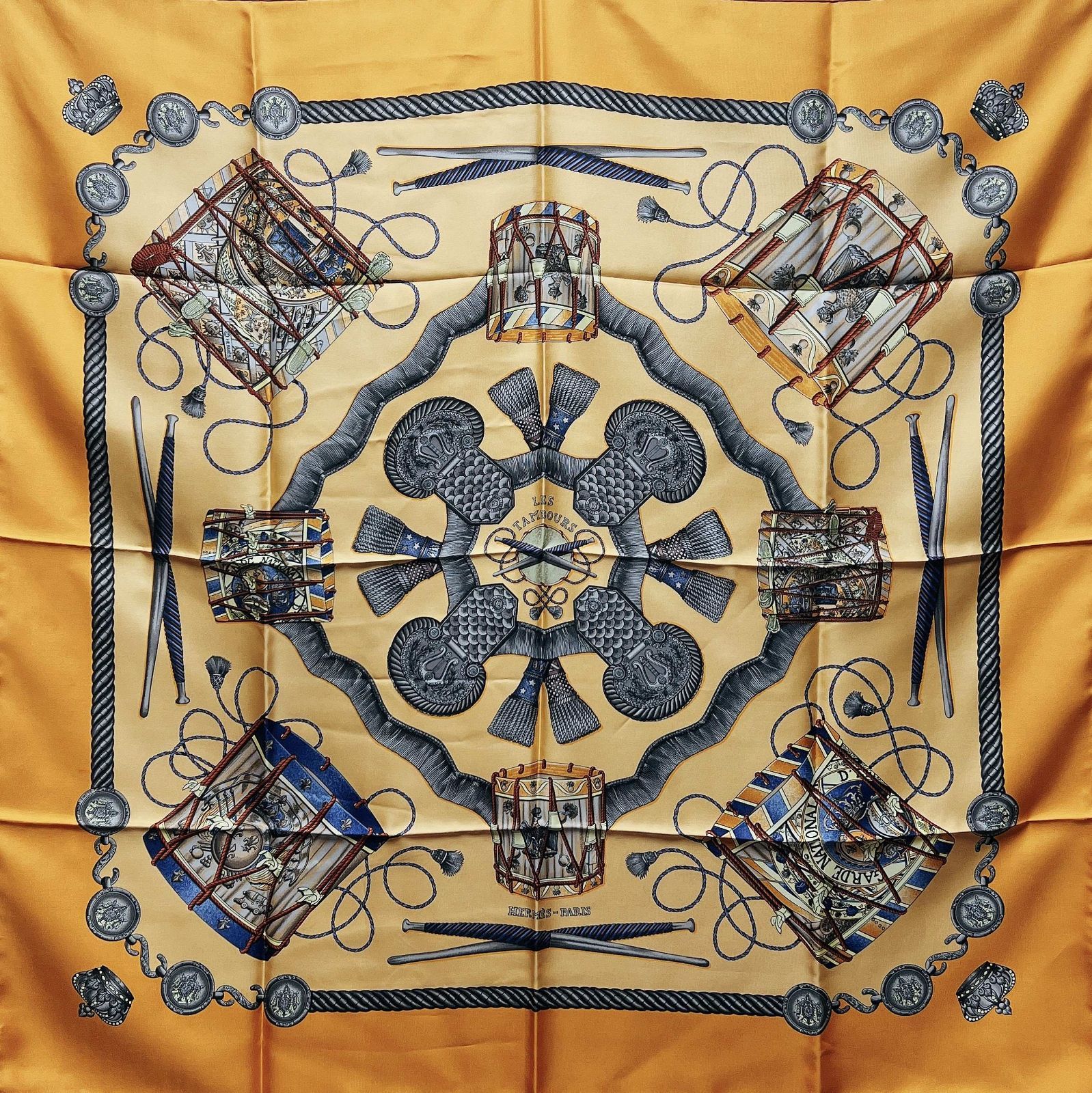 Hermès エルメス 90 カレ 大判スカーフ LES TAMBOURS タンブールの太鼓 レディース aua38001r40904