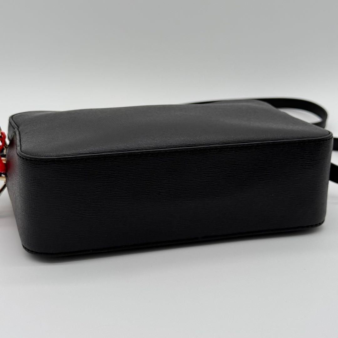 【極美品】FURLA LILLI カメラバッグ ショルダーバッグ シンプル 極美品】FURLA LILLI カメラバッグ ショルダーバッグ ブラック