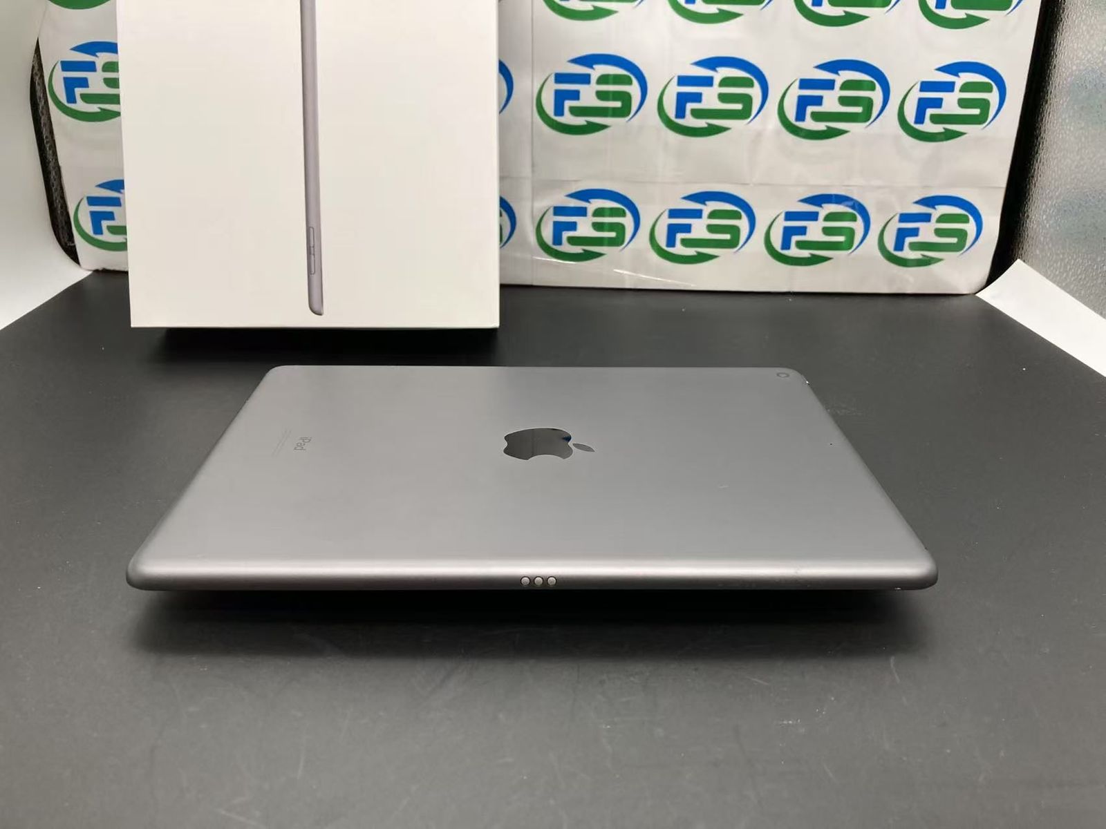 美品 iPad 第8世代 32GB スペースグレイ Wi-Fiモデル 外観きれい 美品 iPad 第8世代 32GB スペースグレイ Wi-Fiモデル 外観きれい