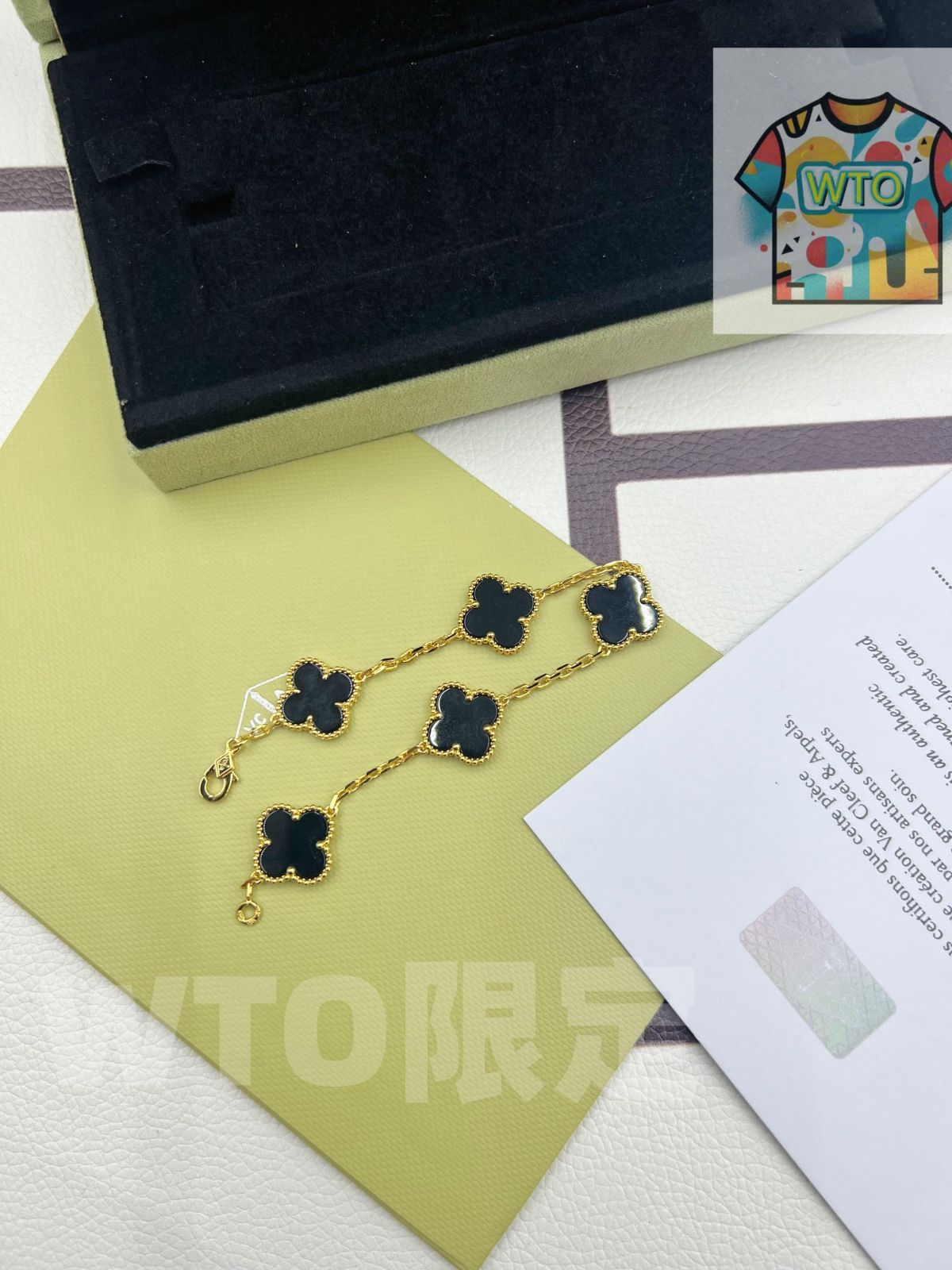 Van Cleef & Arpels クローバーブラックストーンブレスレット Van Cleef & Arpels クローバーブラックストーンブレスレット