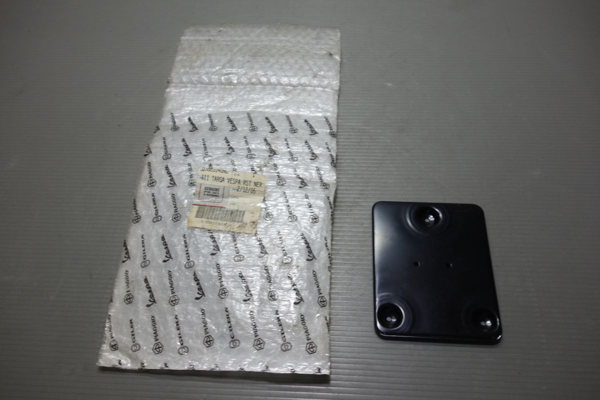 ピアジオ ベスパ ナンバープレートホルダー ステー ブラケット クランプ LX  V S Primavera Sprint PIAGGIO Vespa 新品 未使用 #R20240318