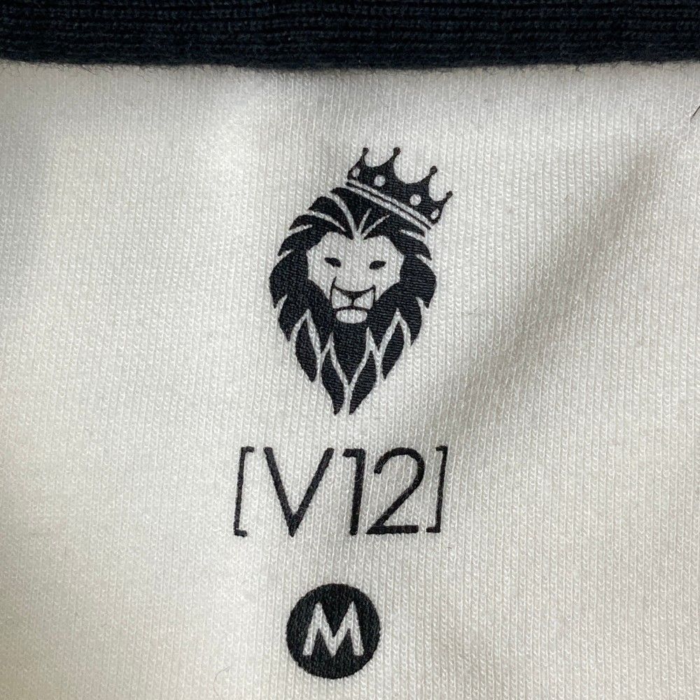 サイズ：M V12 ヴィトゥエルヴ  スウェットトレーナー ロゴプリント  ブラック系 [240101375146] ゴルフウェア メンズ ストスト サイズ：M V12 ヴィトゥエルヴ スウェットトレーナー ロゴ