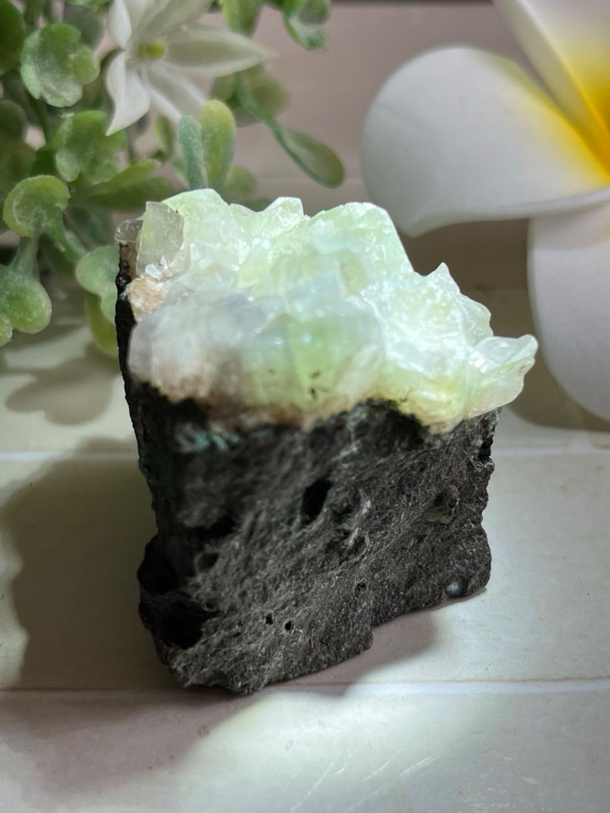 天使の水晶✨　グリーンアポフィライト　原石　魚眼石　スチルバイト　クラスター Amazon.co.jp: 天使の水晶 グリーンアポフィライト 原石 魚眼石