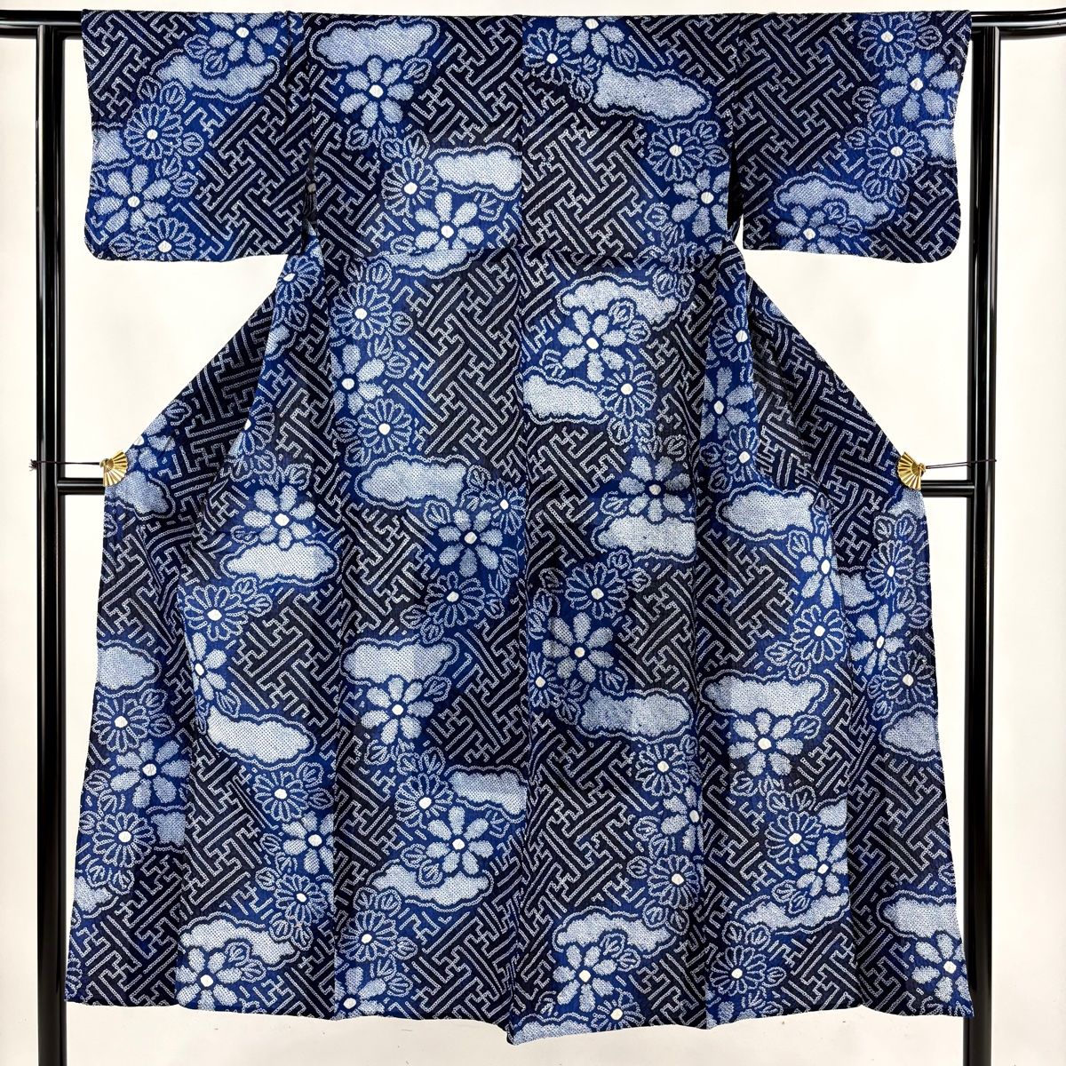 浴衣 身丈145.5cm 裄丈60cm S 雲文 菊 紺色 正絹 名品
