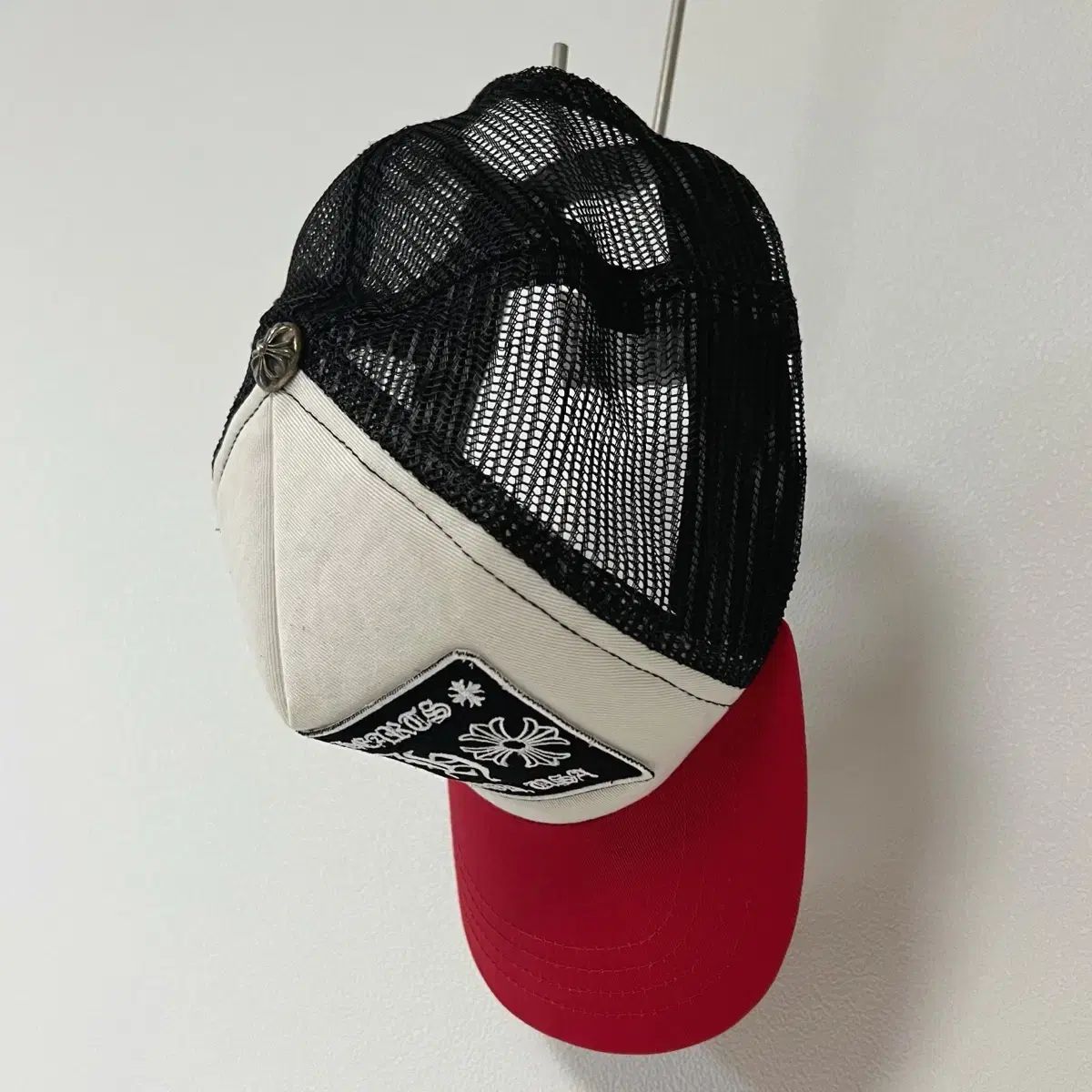 クロムハーツ CH ハリーウッド メッシュ トラッカーキャップ レッド ブラック