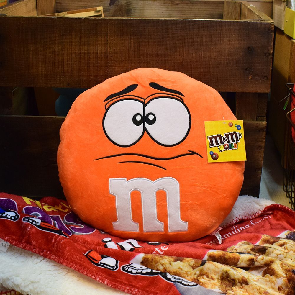 【ピーナッツ M&M's】クッション 抱き枕 オレンジカラー ピーナッツ M&M's】クッション 抱き枕 オレンジカラー - メルカリ