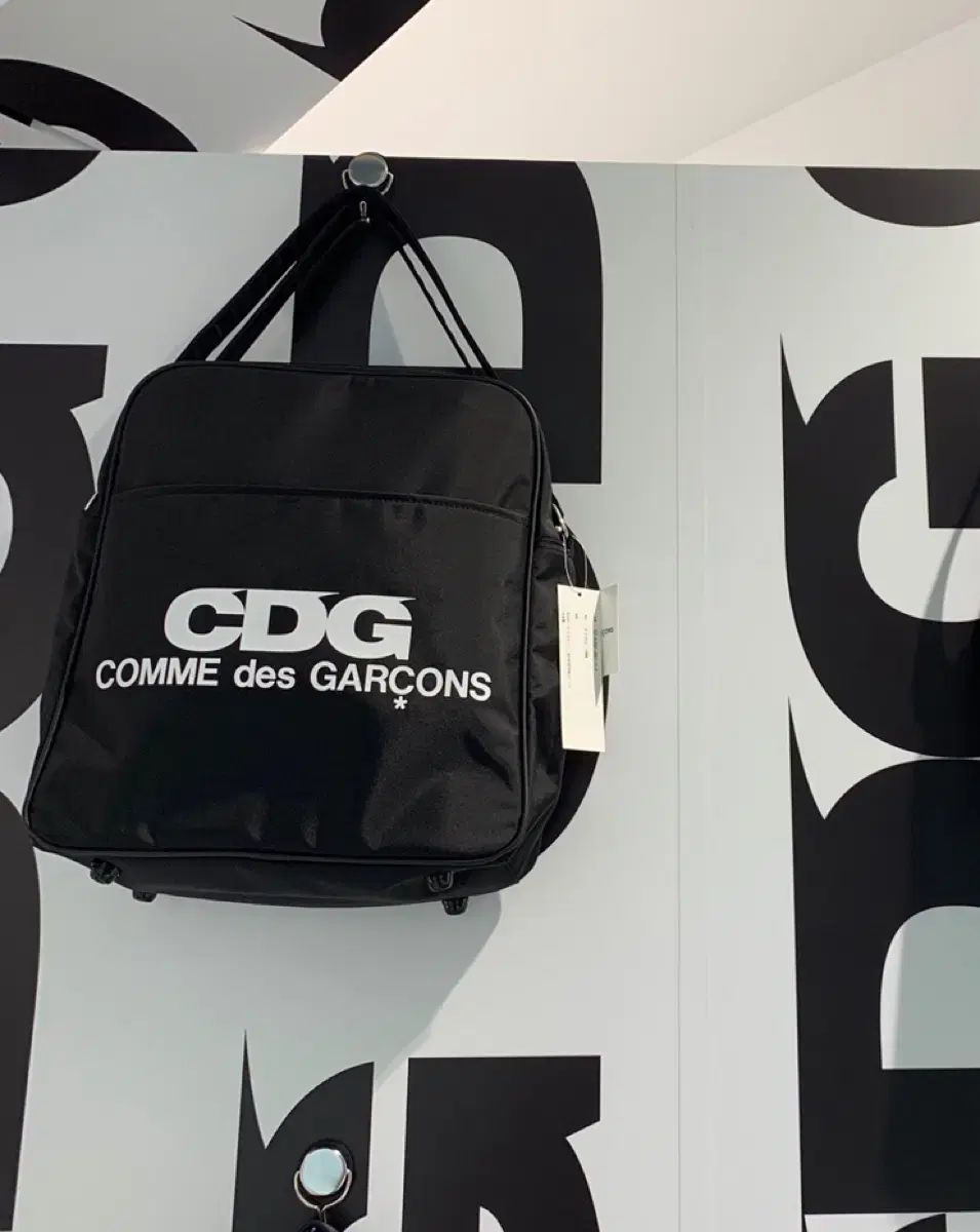 COMME des GARCONS コム デ ギャルソン cdg クロスボディバッグ M
