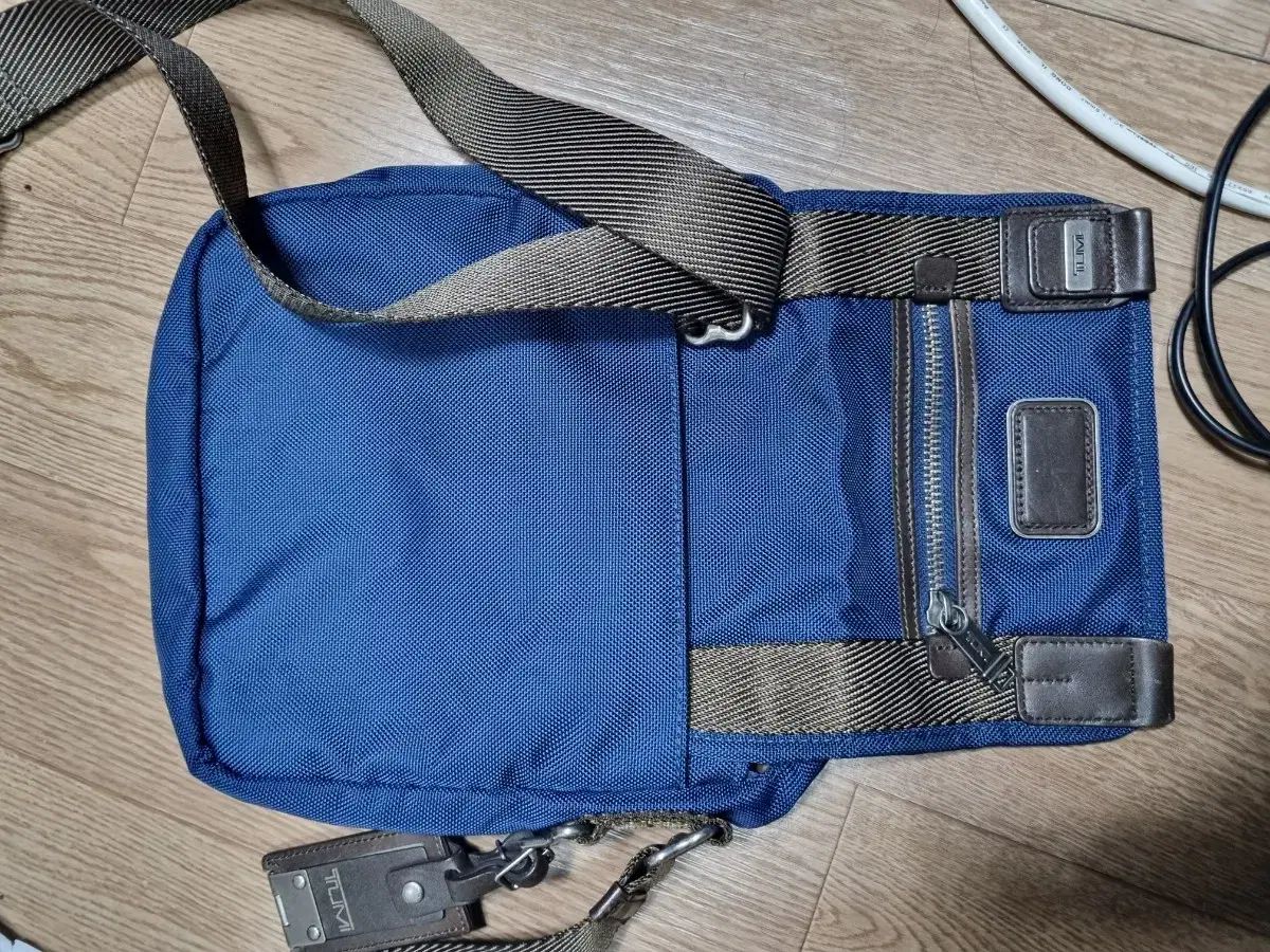 Tumi(トゥミ) スモール クロスバッグ 新品TUMI ALPHA3 スモールクロス