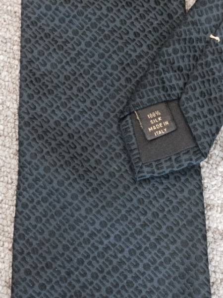 美品！格安！ルイヴィトン 総ロゴ 100%シルク ネクタイ