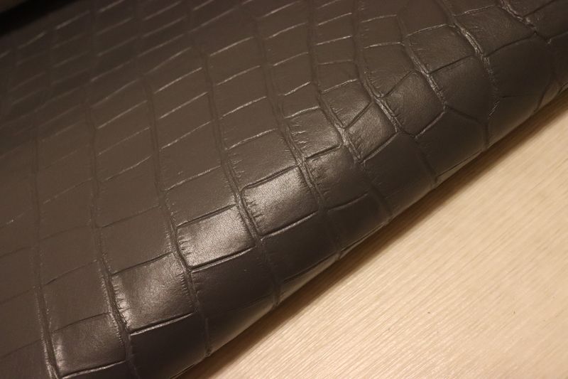 アッシュグレー 213ds クロム革 牛革 国産 レザー クロコ型押し はぎれ 一枚革 レザークラフト 革 皮 本革 diy 生地 材料