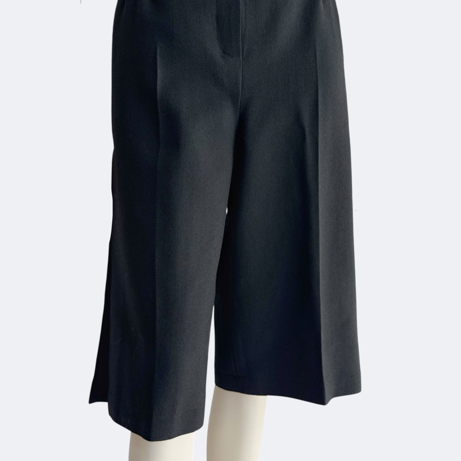【新品未使用】ルネ René ハーフパンツ 36 Rene ルネ パンツ ブラック レディース ハーフパンツ 未使用