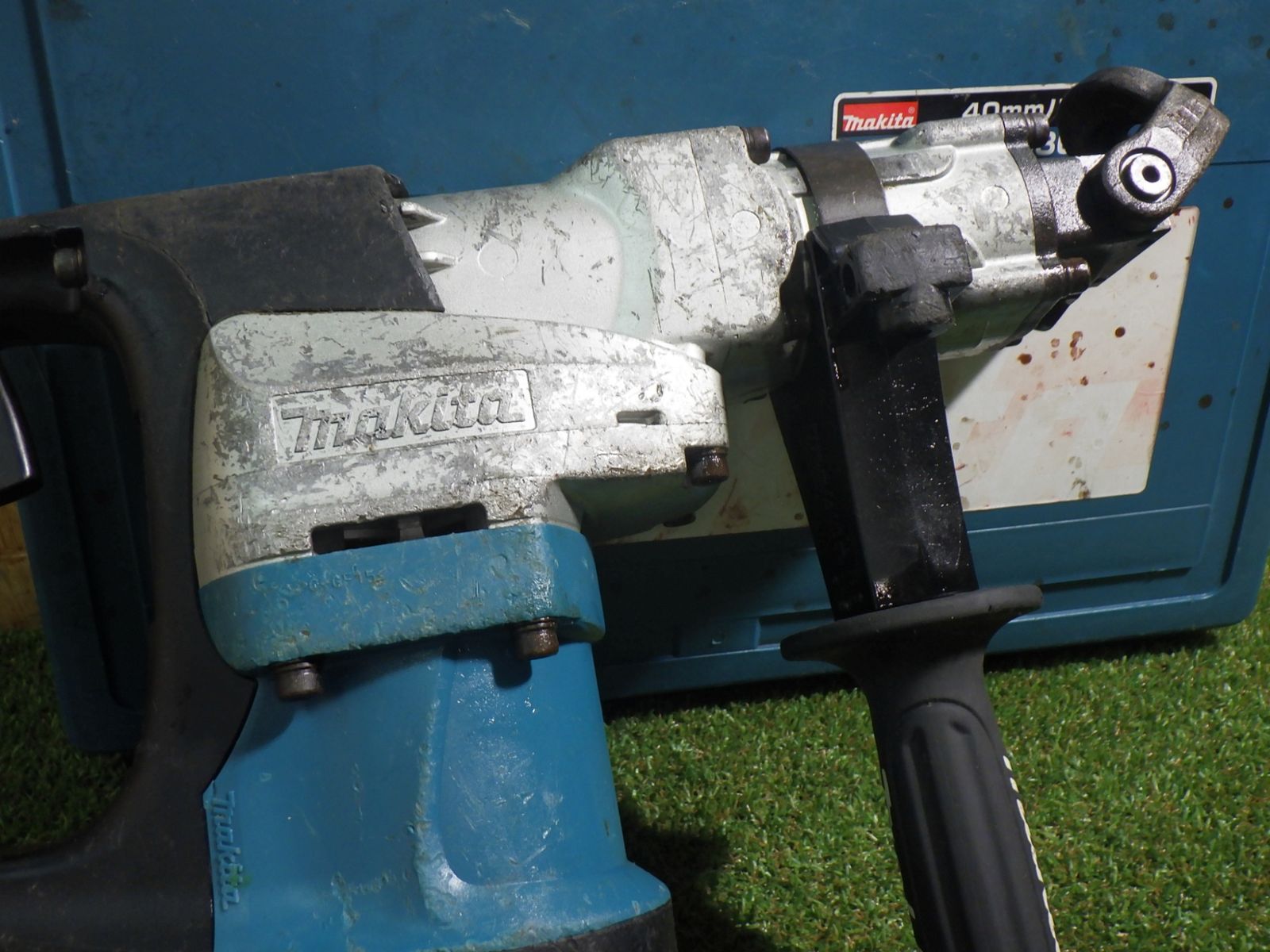 ハツリ作業などに マキタ