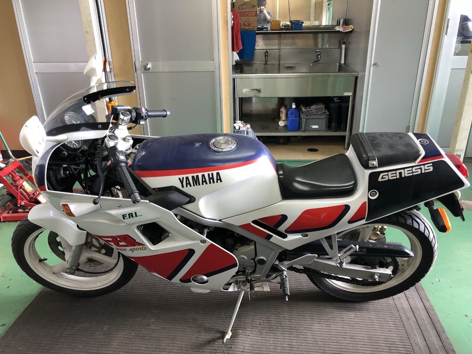 ヤマハ FZR250 2KR リアフェンダー Y161-51