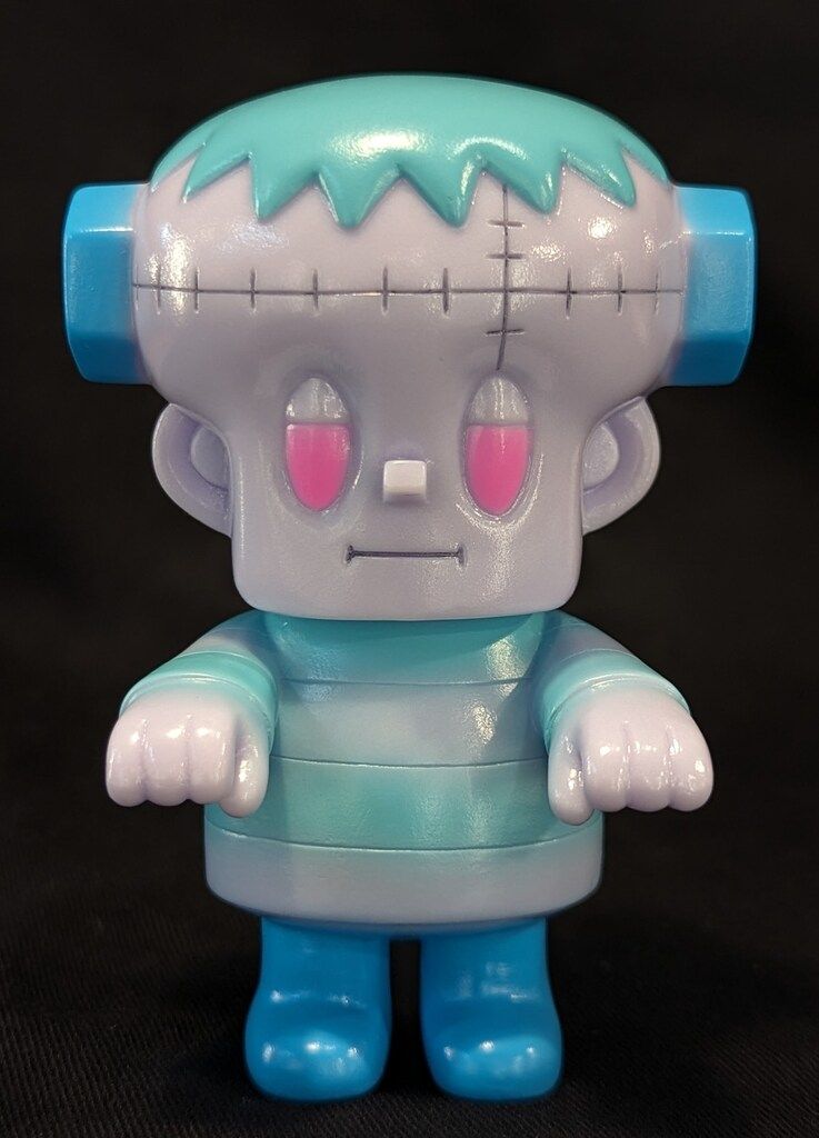ART JUNKIE アートジャンキーソフビシリーズ FRANKIE 薄紫成型 - メルカリ