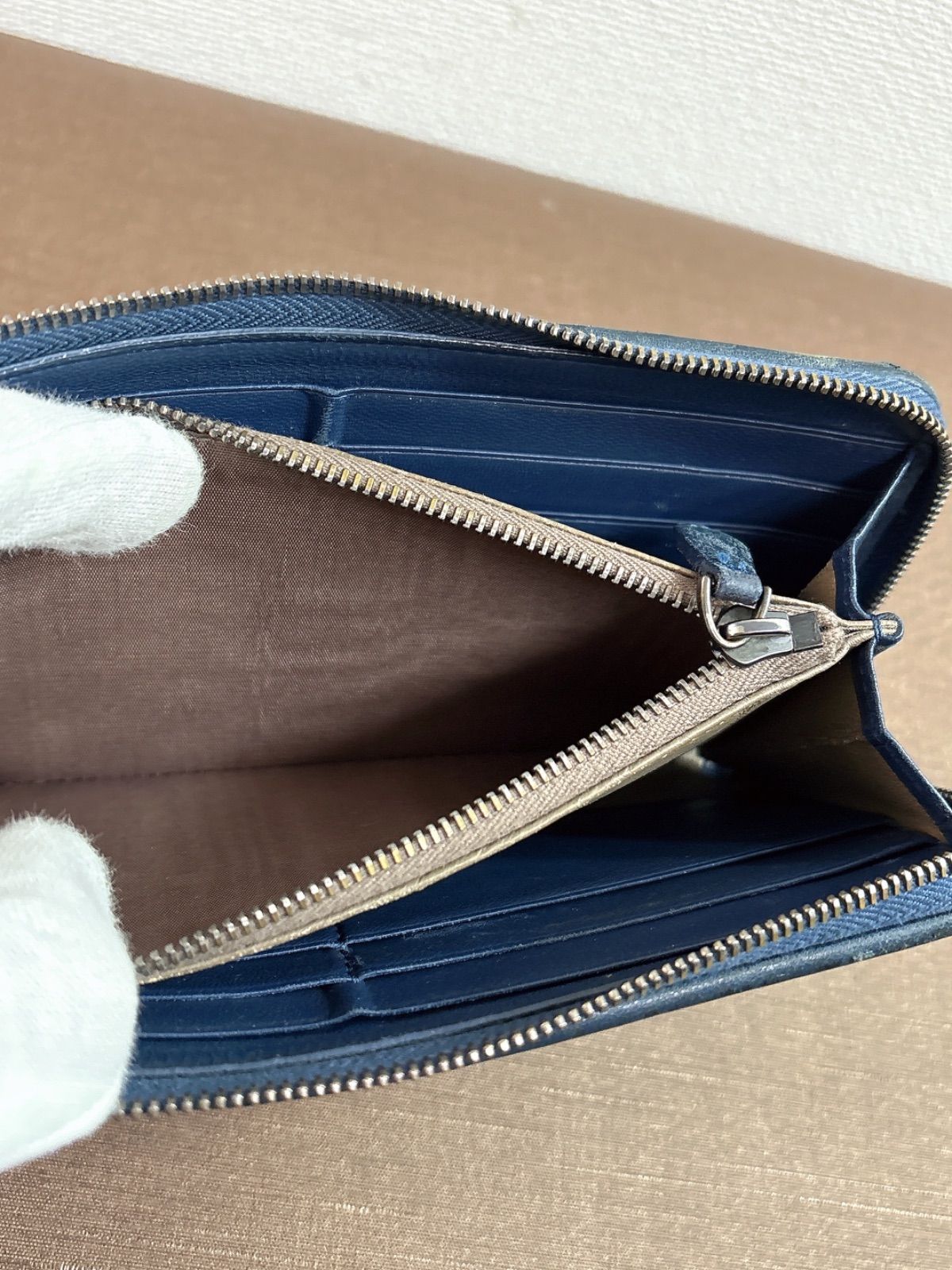 ラウンドファスナー長財布 ネイビー