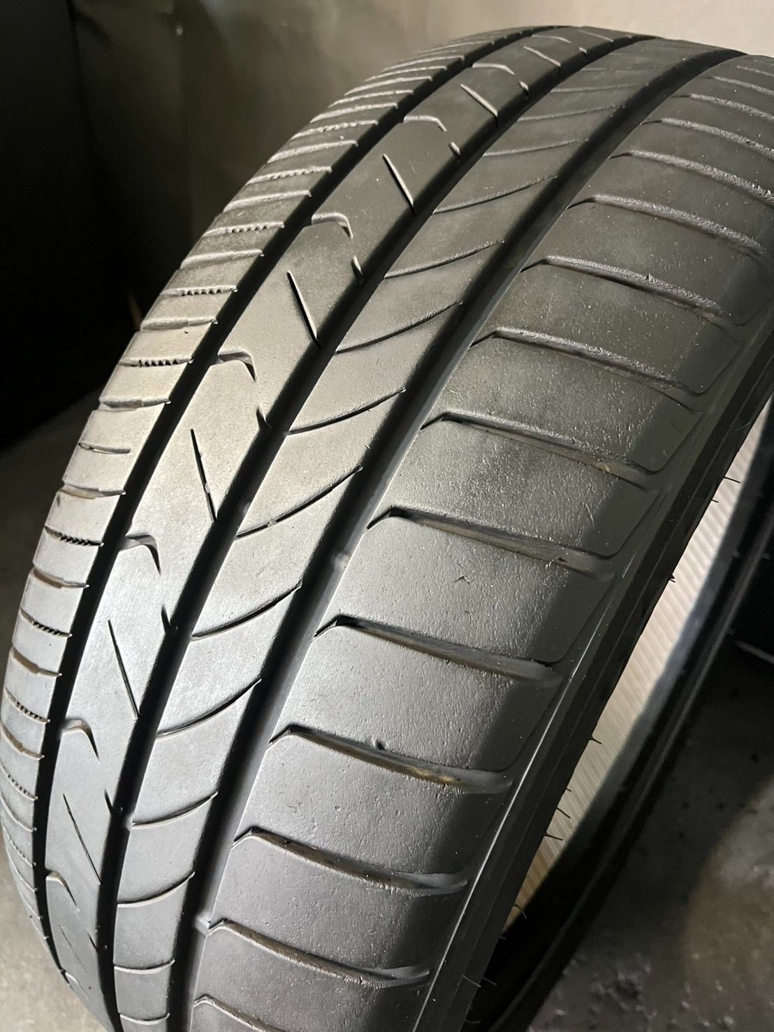 25年製新品送料込 ヨコハマ アドバン デシベル 225/55R18 4本セット