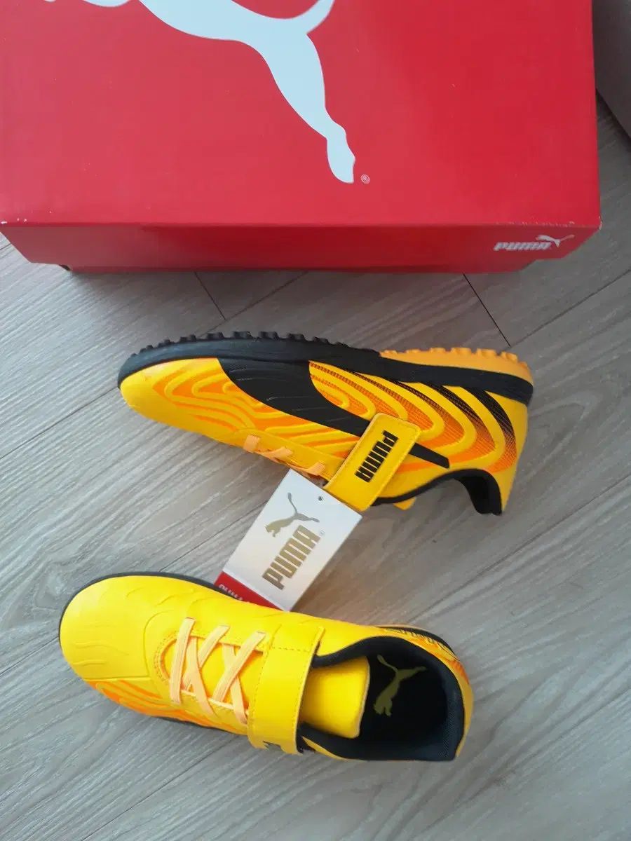 PUMA(プーマ) キッズ サッカーシューズ 新品 235
