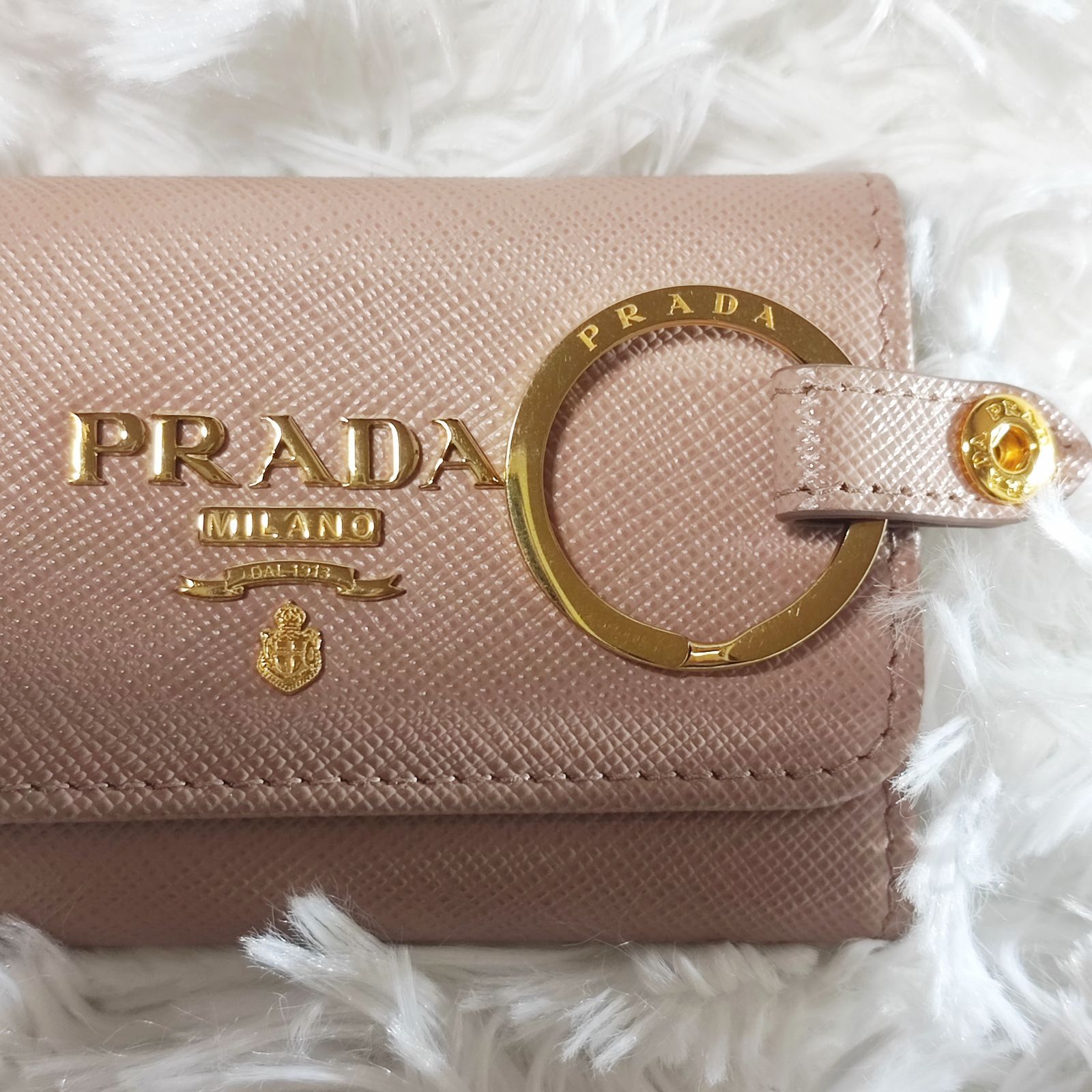 【極美品】プラダ キーケース サフィアーノ 4連 RFID ゴールドロゴ ✨みみ様専用✨現行品！ PRADA キーケース 4連 サフィアーノ 極