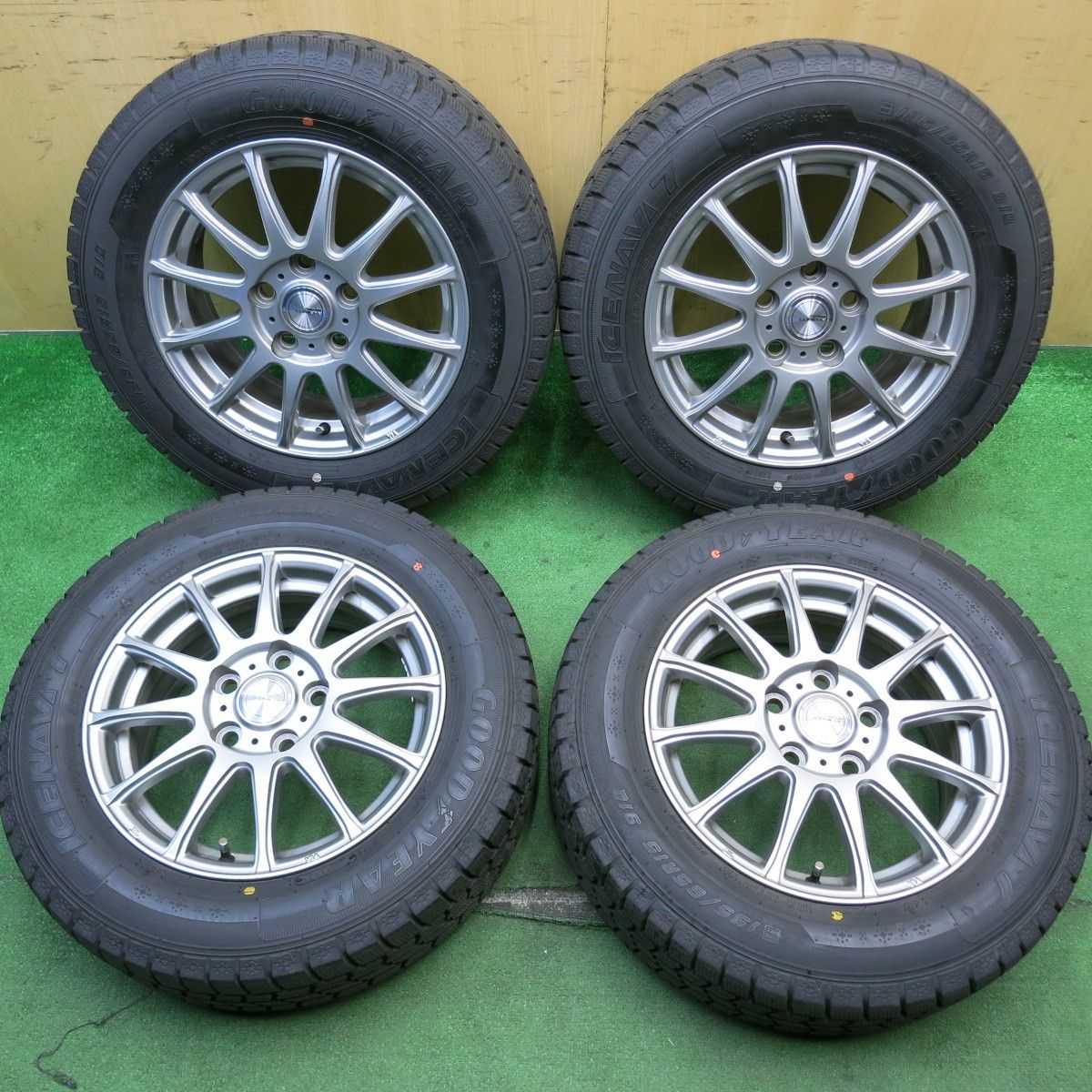 バリ溝！23年！キレイ！9.5分☆スタッドレス 195/65R15