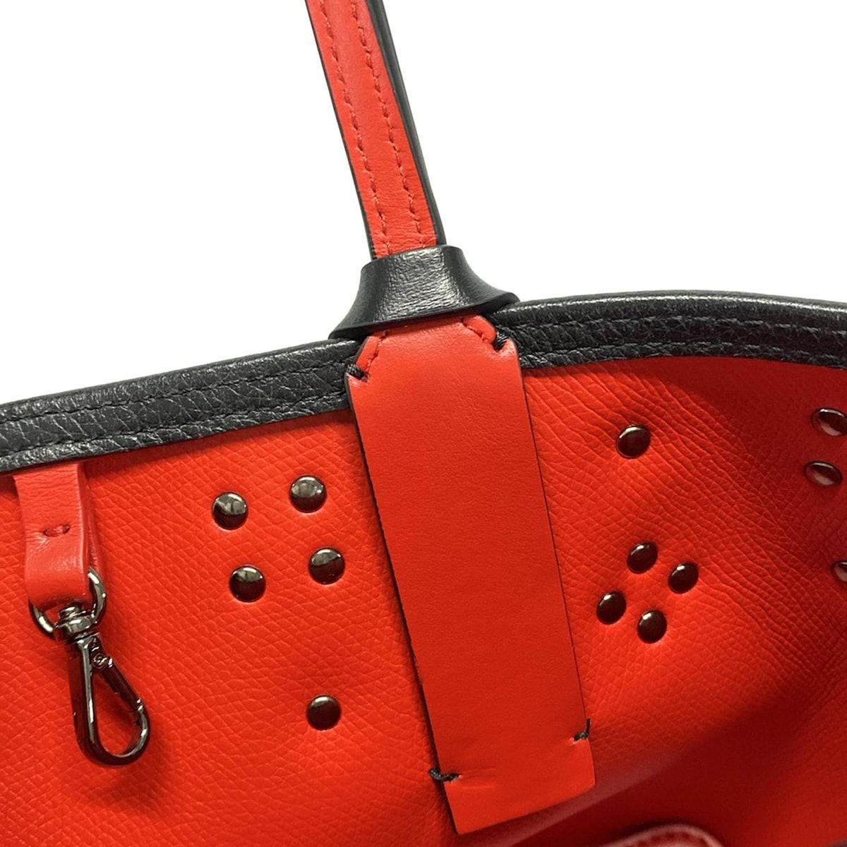 スタッズ レザー