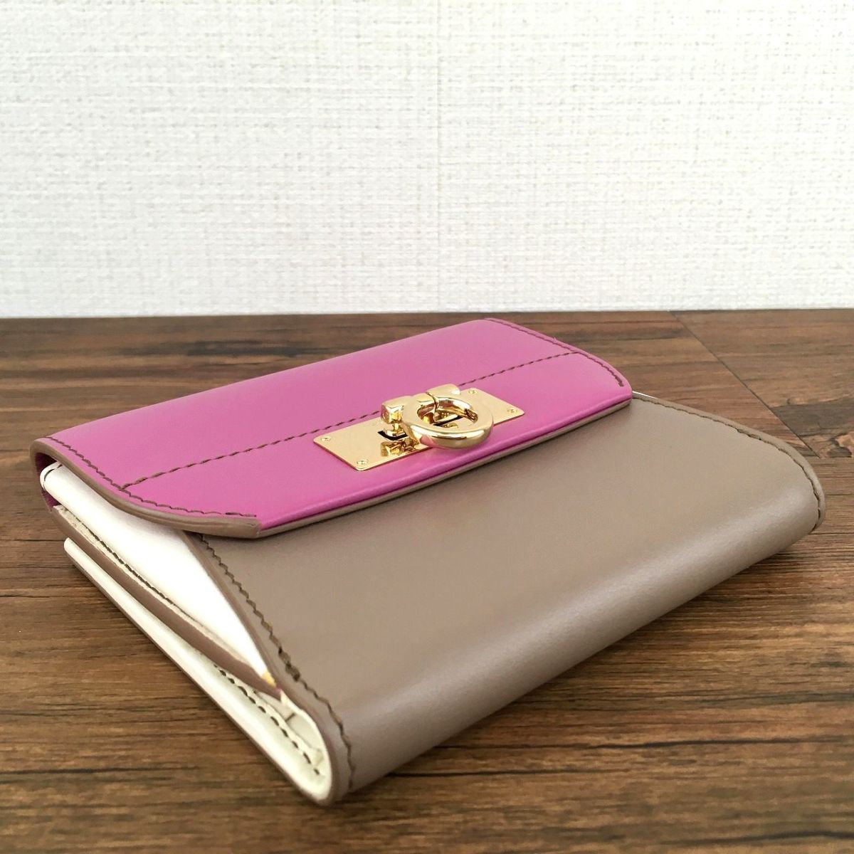 アウトレット☆送料無料 極美品 Salvatore Ferragamo Wホック財布