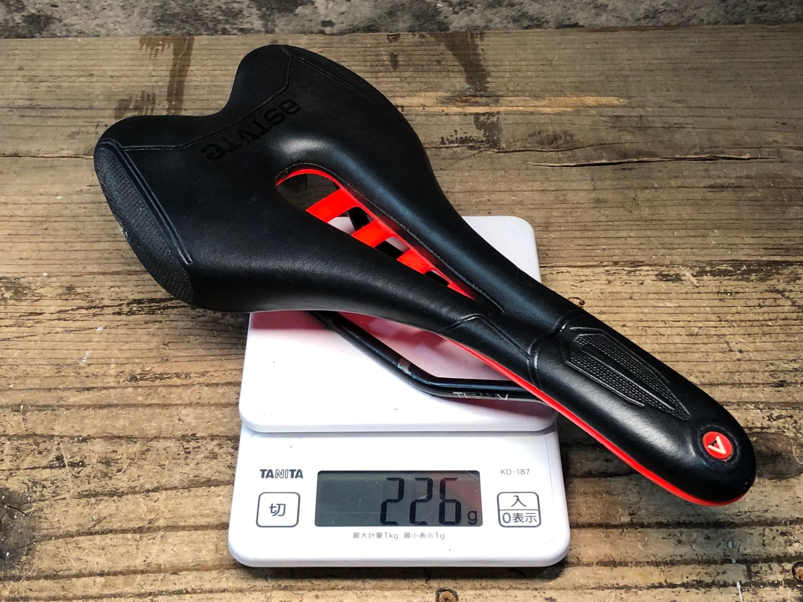 自転車 JN285 アスチュート ASTVTE サドル SKYLINE VT チタンレール