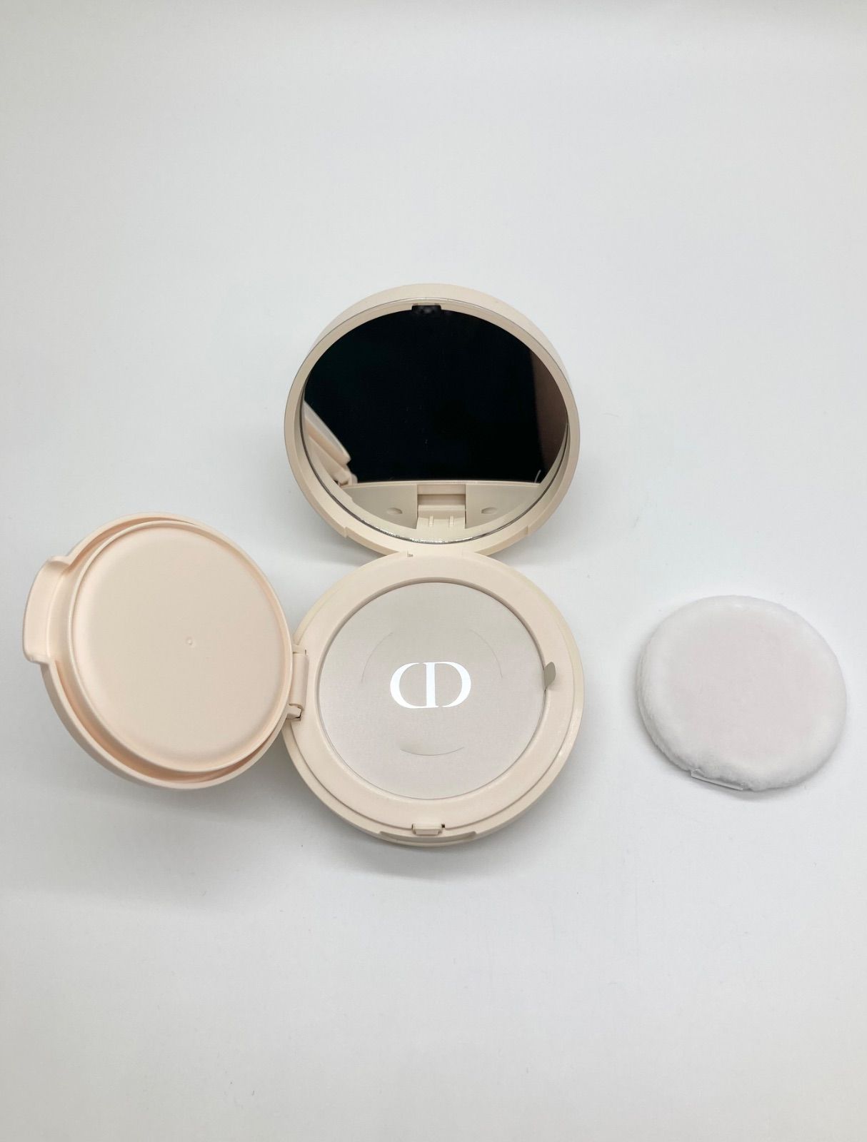 新品未使用　Dior フォーエヴァー フェイスパウダー 新品未使用】DIOR ディオール スキンフォーエヴァー クッション