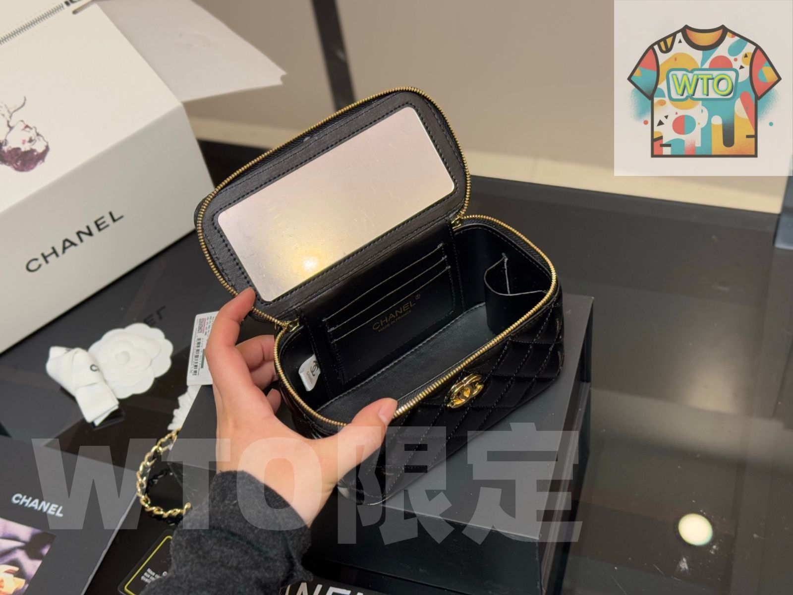 今日WTO】Chane Handle Makeup Box シャネ ハンドル メイク