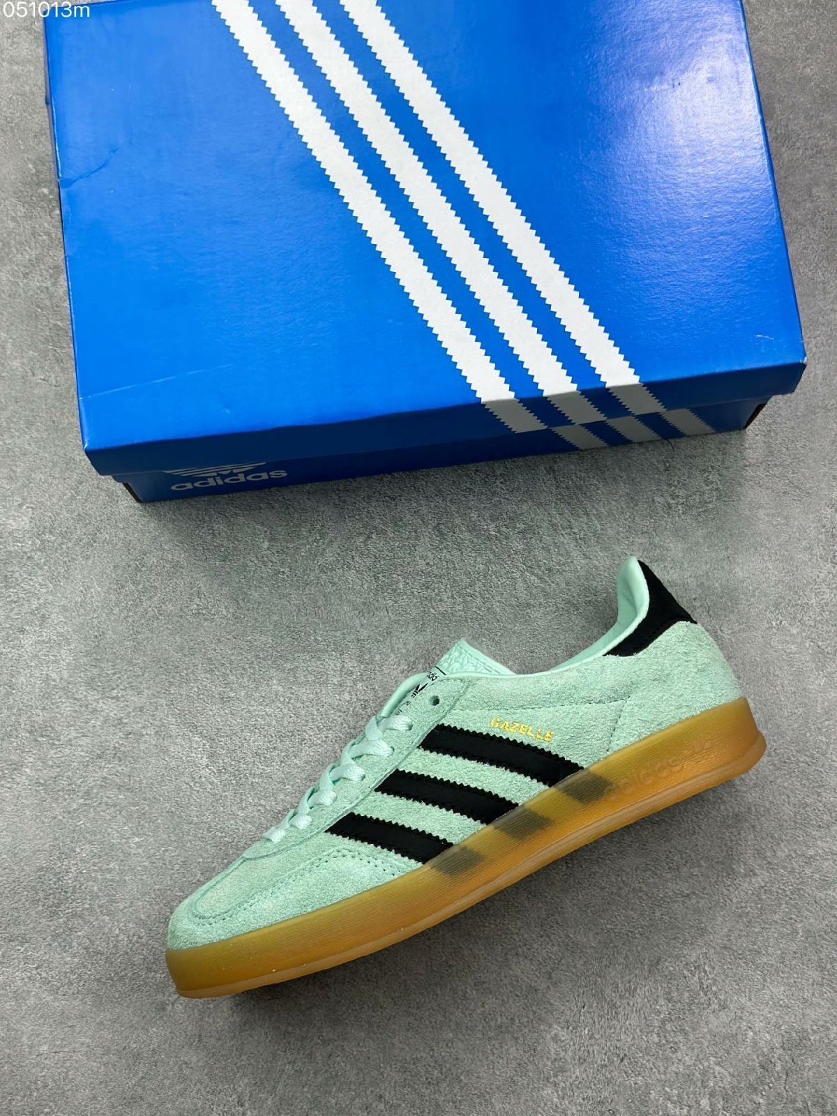 新品未使用  adidasアディダス サンバ adidas gazelle INDOOR IH7488 男女兼用