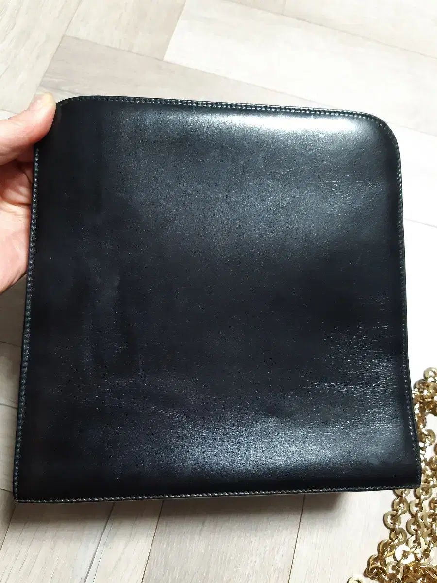 潜在可能性の高い フェラガモ ガンチーニ ブラック チェーンバッグ  2025セール開催中！