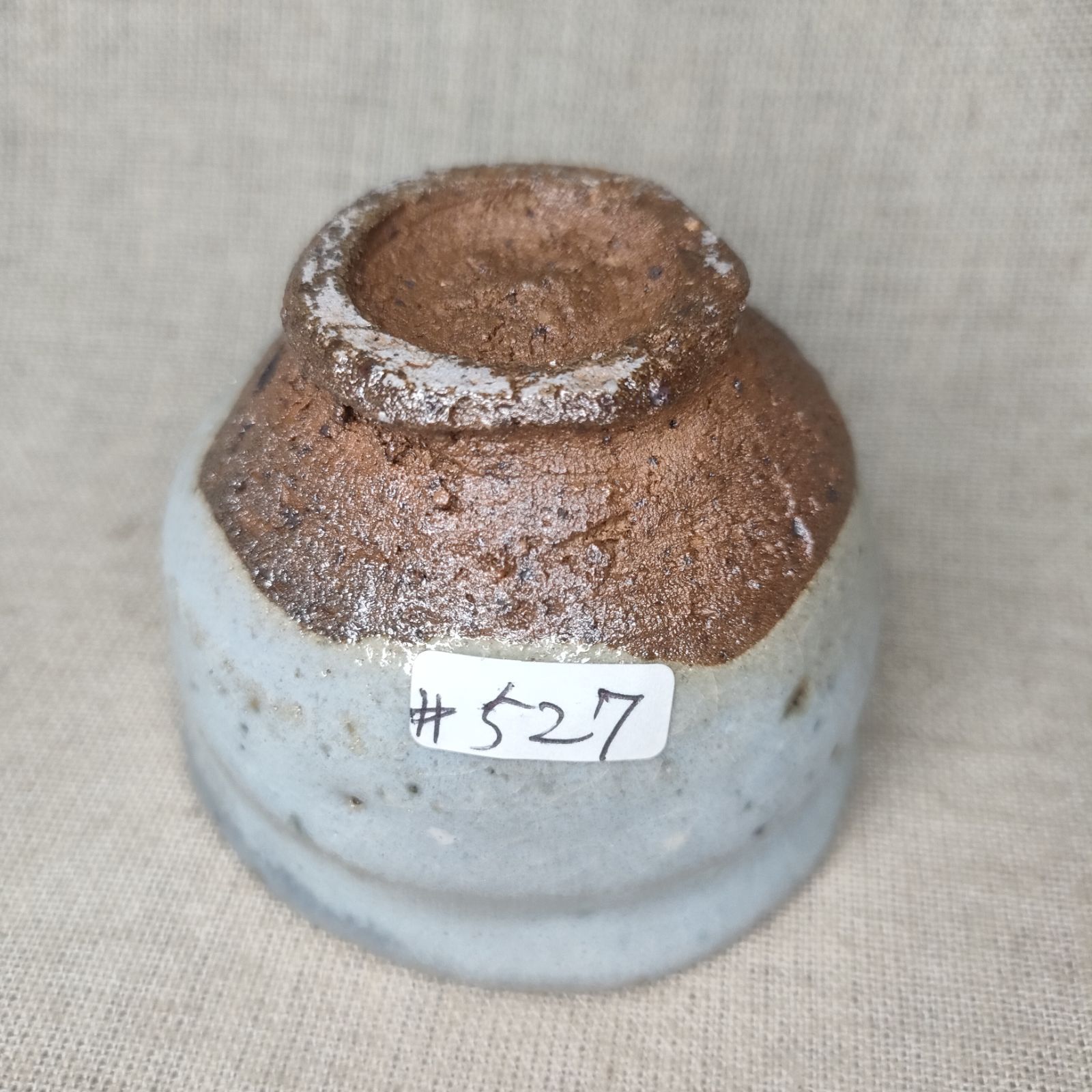 斑ぐい呑 欠け目 楕円ぐい呑 灰被りぐい呑 唐津焼 窯元直売 山茶窯 日本酒 唐津市 蔵出し 登り窯 斑唐津 日本酒 sazan-gama WWW_SKLAD-KIRPICHA_RU