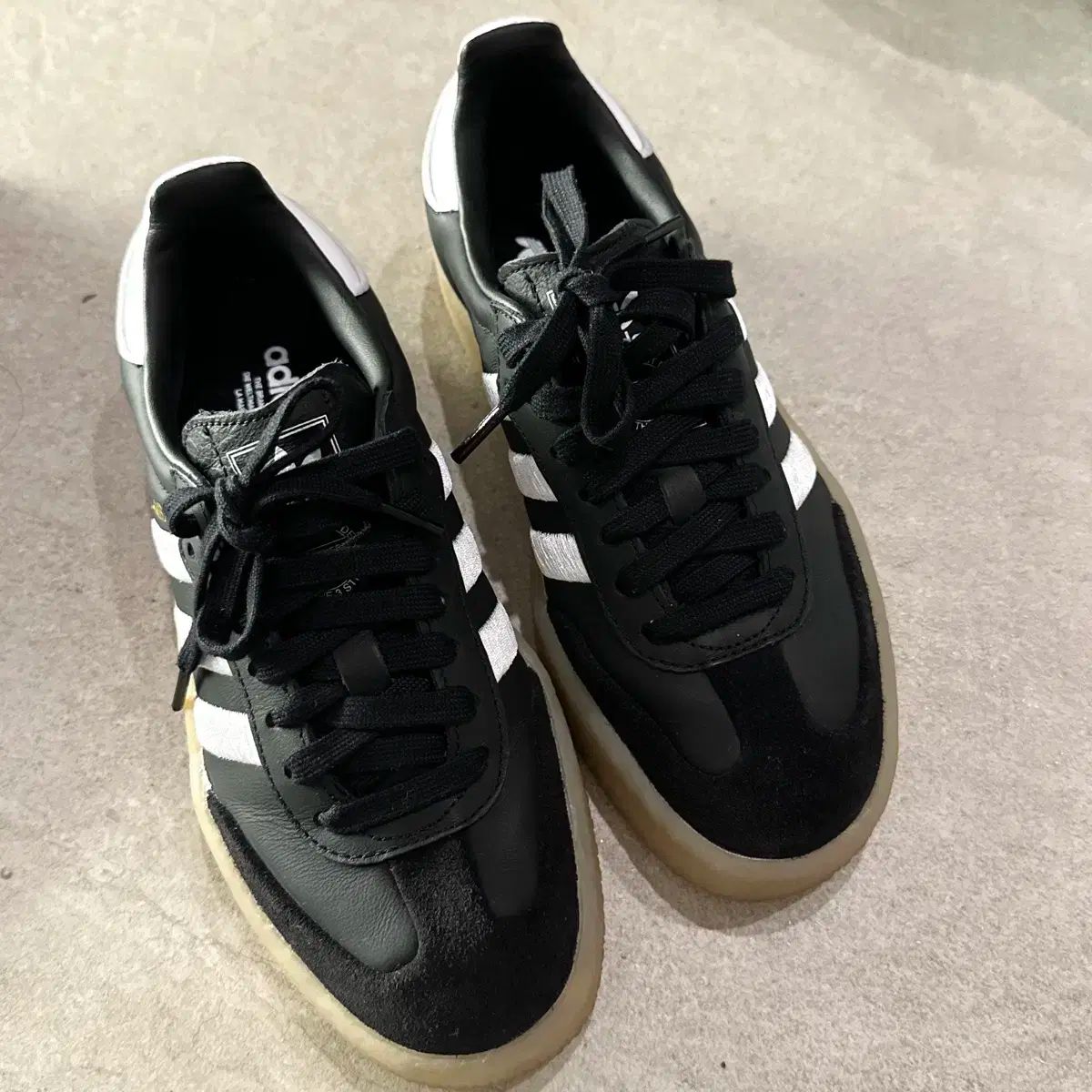 アディダス 三つ星 スニーカー スポーツ