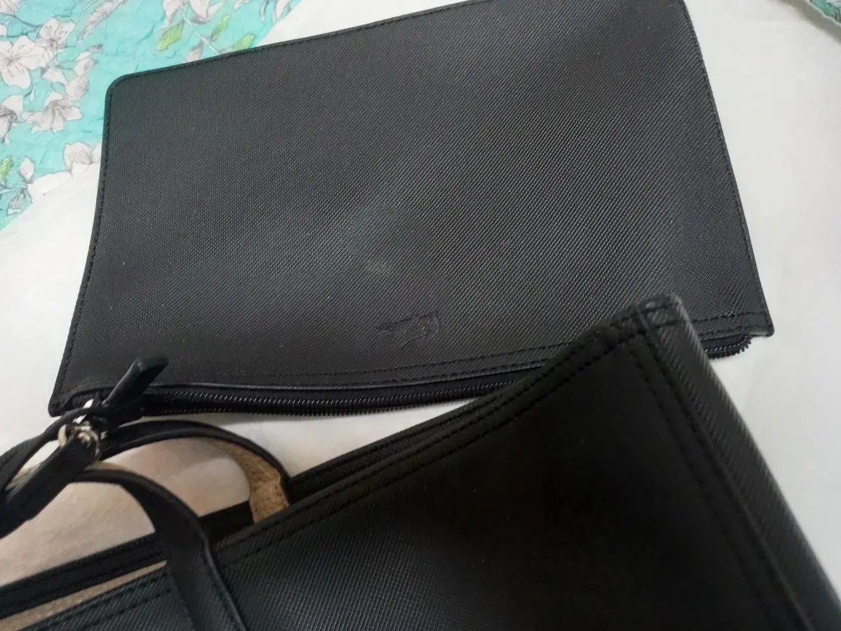 Lacoste ブラック ジッパーポーチ Unisex Men's Zip Neocroc Wallet - Men's Collection - New In