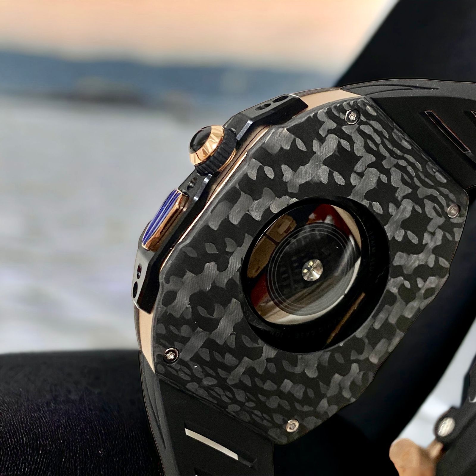 ホワイト側面バックルapple watch カーボン ケース カバー 45mm メンズ 腕時計 新品