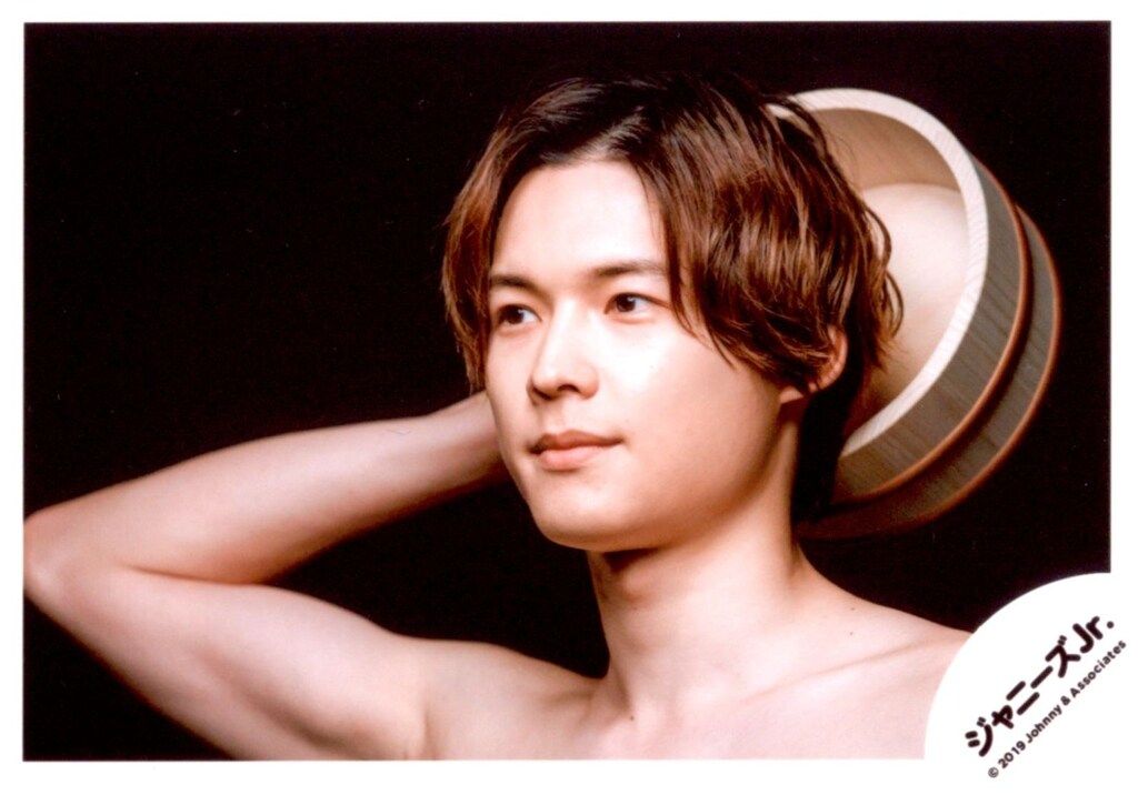 汚れあり 松村北斗 写真 4枚 少年たち 格子無き牢獄 カラT SixTONES SixTONES 19年 少年たちTo be! 松村北斗 公式写真 *1枚 - メルカリ