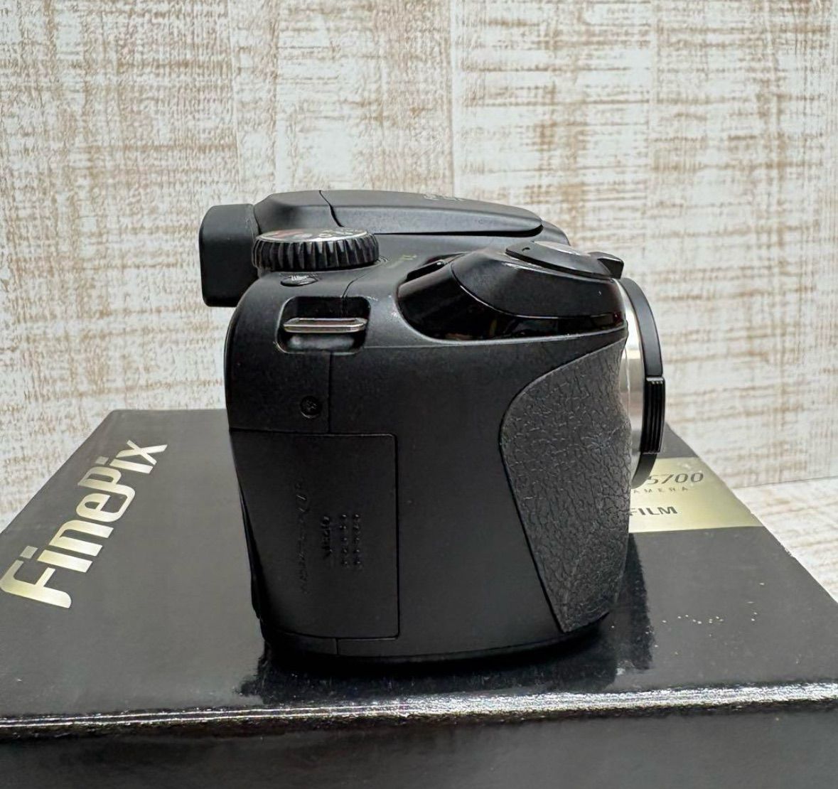 FUJIFILM Finepix S5700 フジフィルム