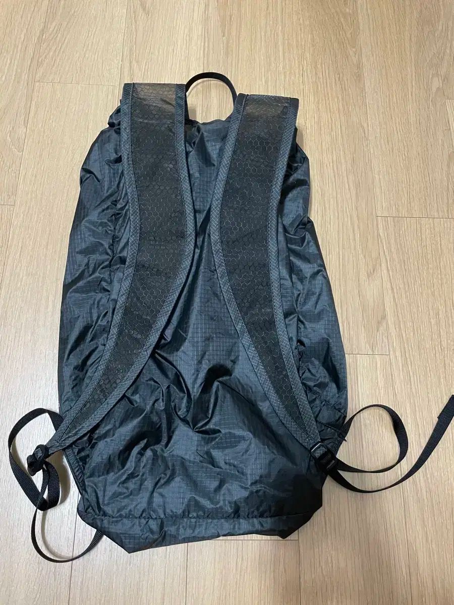 モンベル バーサライト バックパック 15 L ブラック