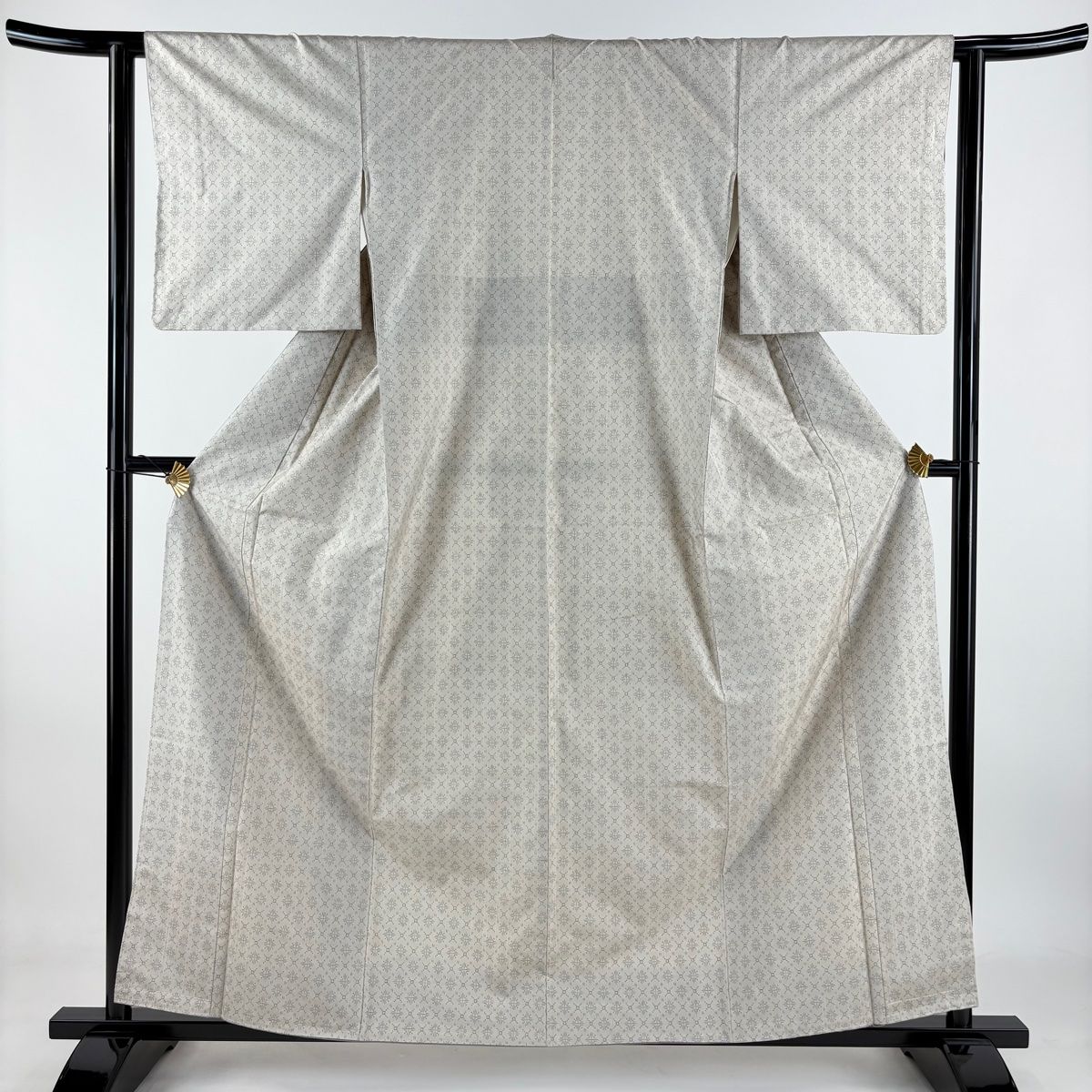 紬 身丈160cm 裄丈62.5cm S 袷 鈴乃屋 菱 幾何学模様 クリーム 正絹 秀品