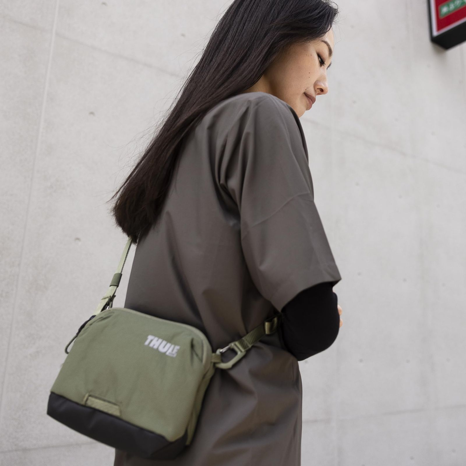 スーリー ショルダーバッグ Paramount Crossbody 2 L