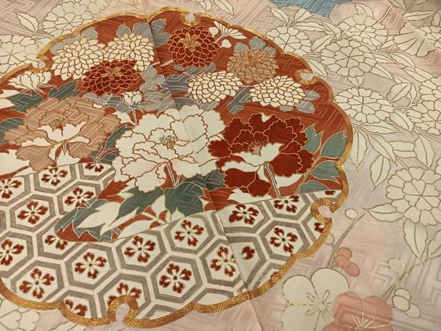 【華やか】⭐️金彩振袖⭐️縮緬⭐️雪輪重ね文様⭐️ 華やか】⭐️金彩振袖⭐️縮緬⭐️雪輪重ね文様⭐️