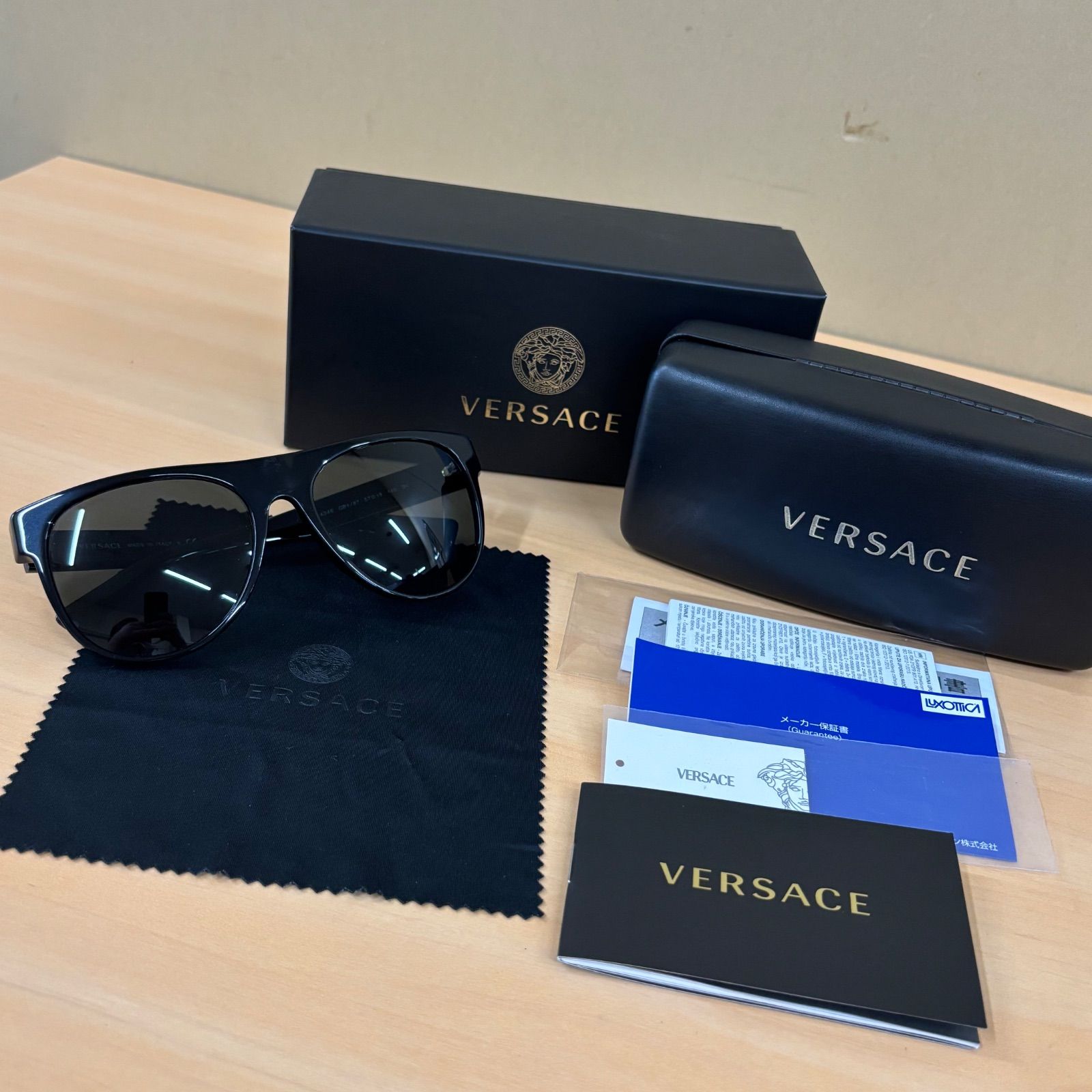 VERSACE ヴェルサーチ サングラス S64 Black ケース付 VERSACE ヴェルサーチ サングラス S64 Black ケース付 - メルカリ
