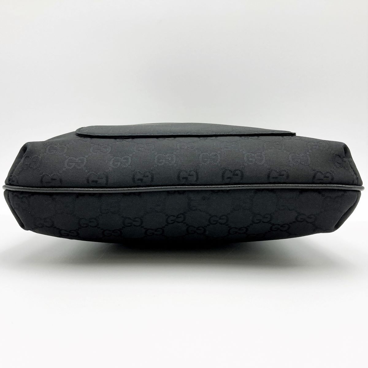 GUCCI グッチ GG柄 ショルダーバッグ 斜め掛け バッグ ブラック 黒 GUCCI グッチ GG柄 ショルダーバッグ 斜め掛け バッグ ブラック 黒