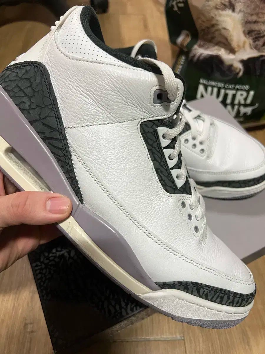 NIKE