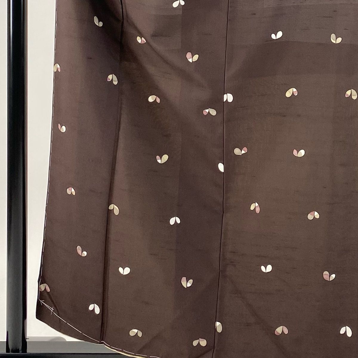 美品】 小紋 身丈159cm 裄丈63.5cm S 袷 紬地 幾何学模様 焦茶色 正絹