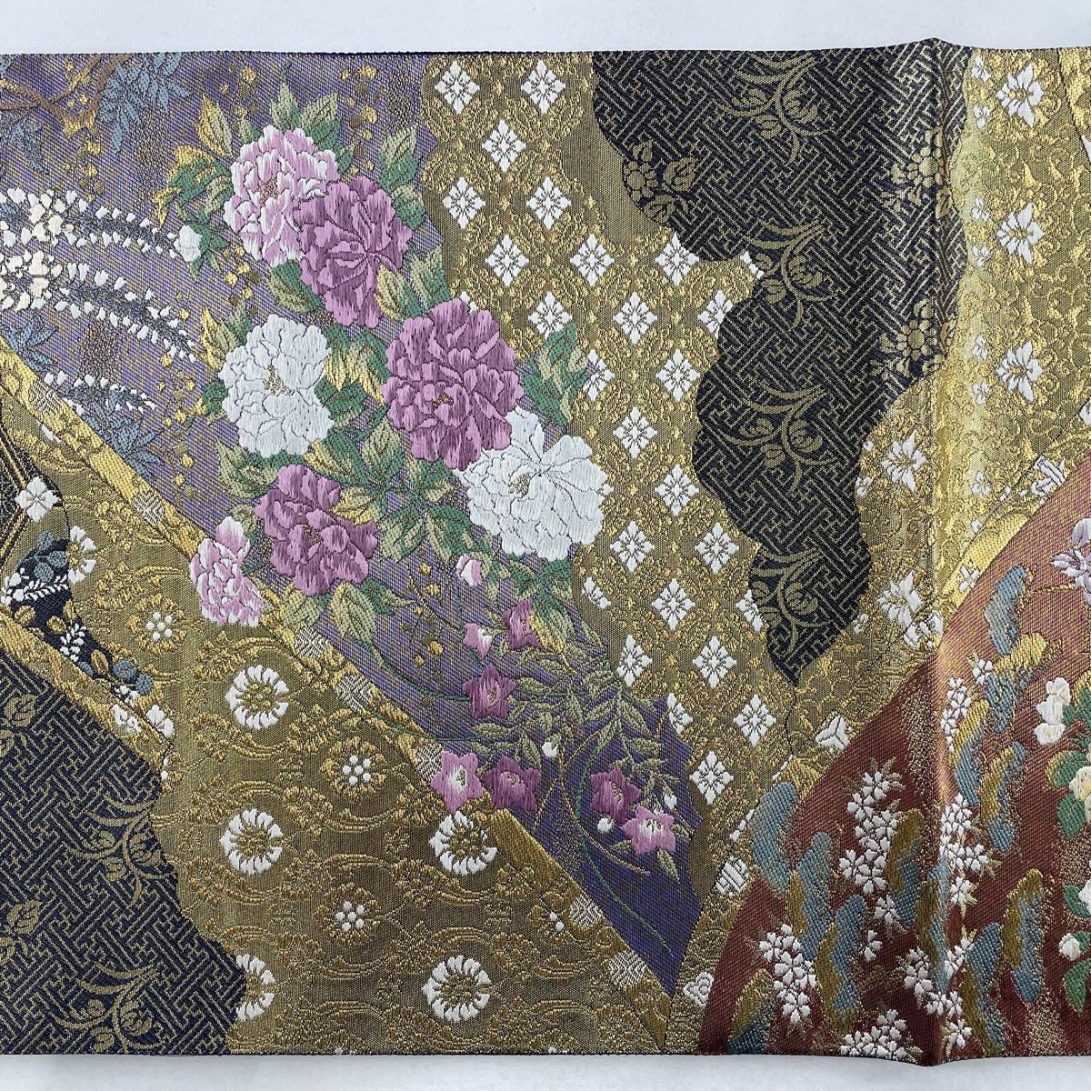 袋帯 美品 名品 じゅらく 落款 帝王紫 草花 雲文 刺繍 箔 金色